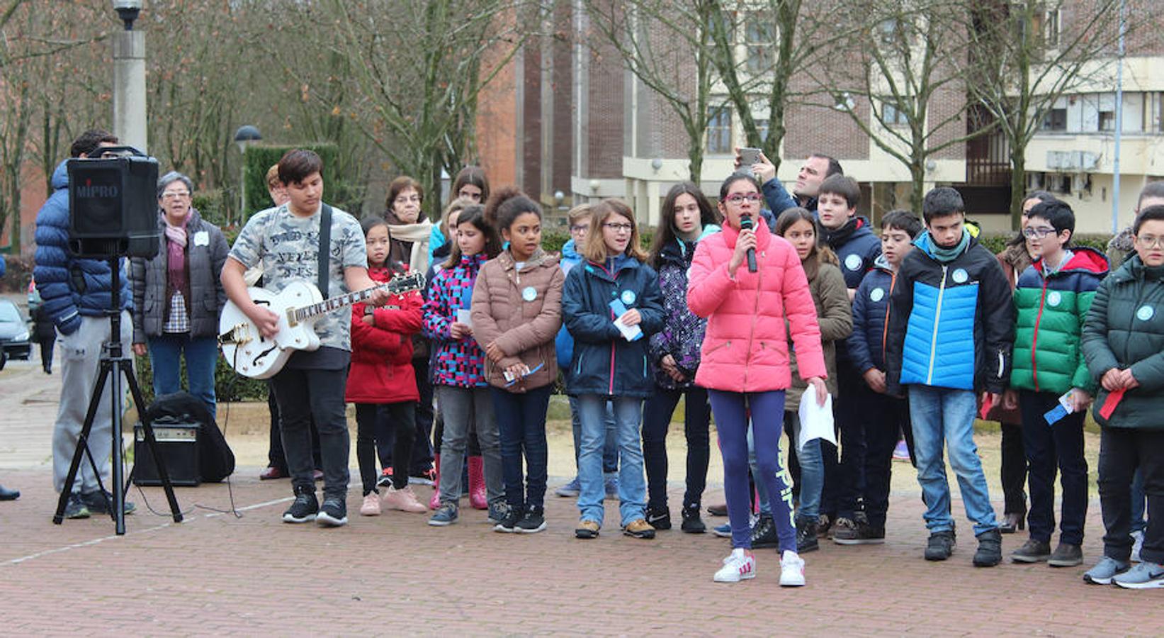 Alumnos del IES Parquesol celebran el Día de la Paz en El Parque del Reloj