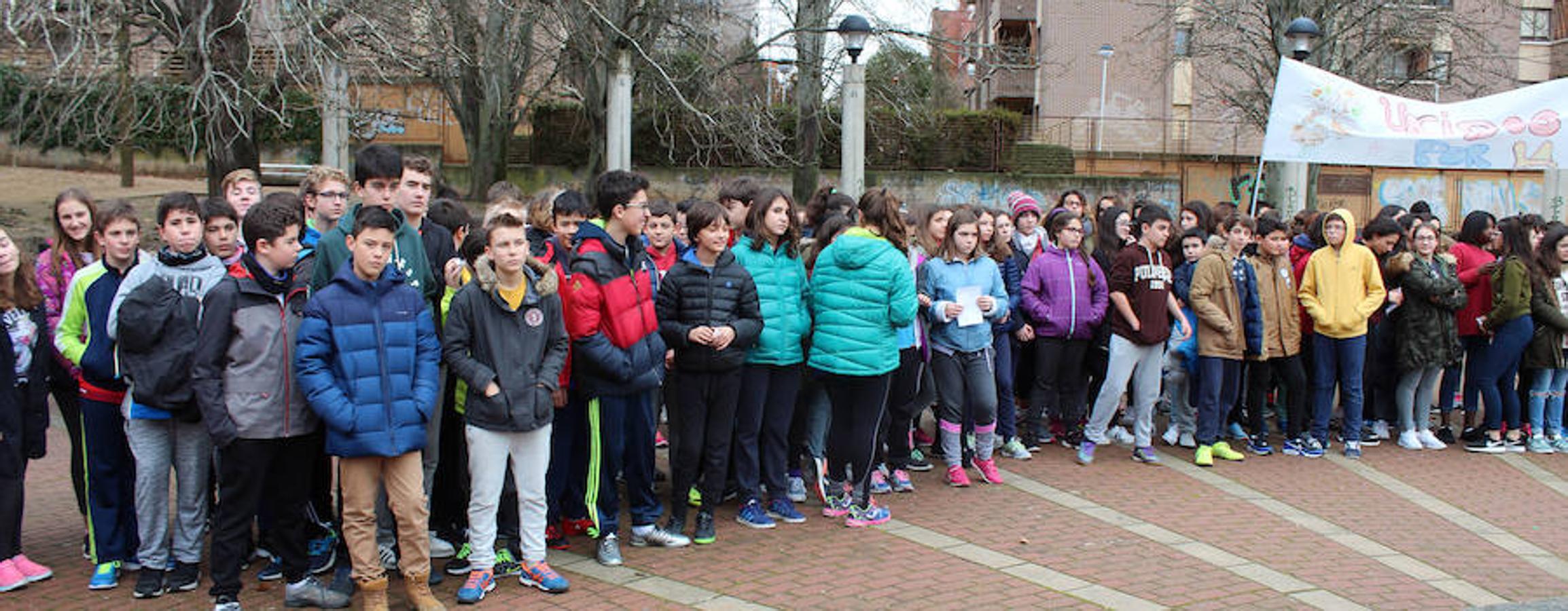 Alumnos del IES Parquesol celebran el Día de la Paz en El Parque del Reloj