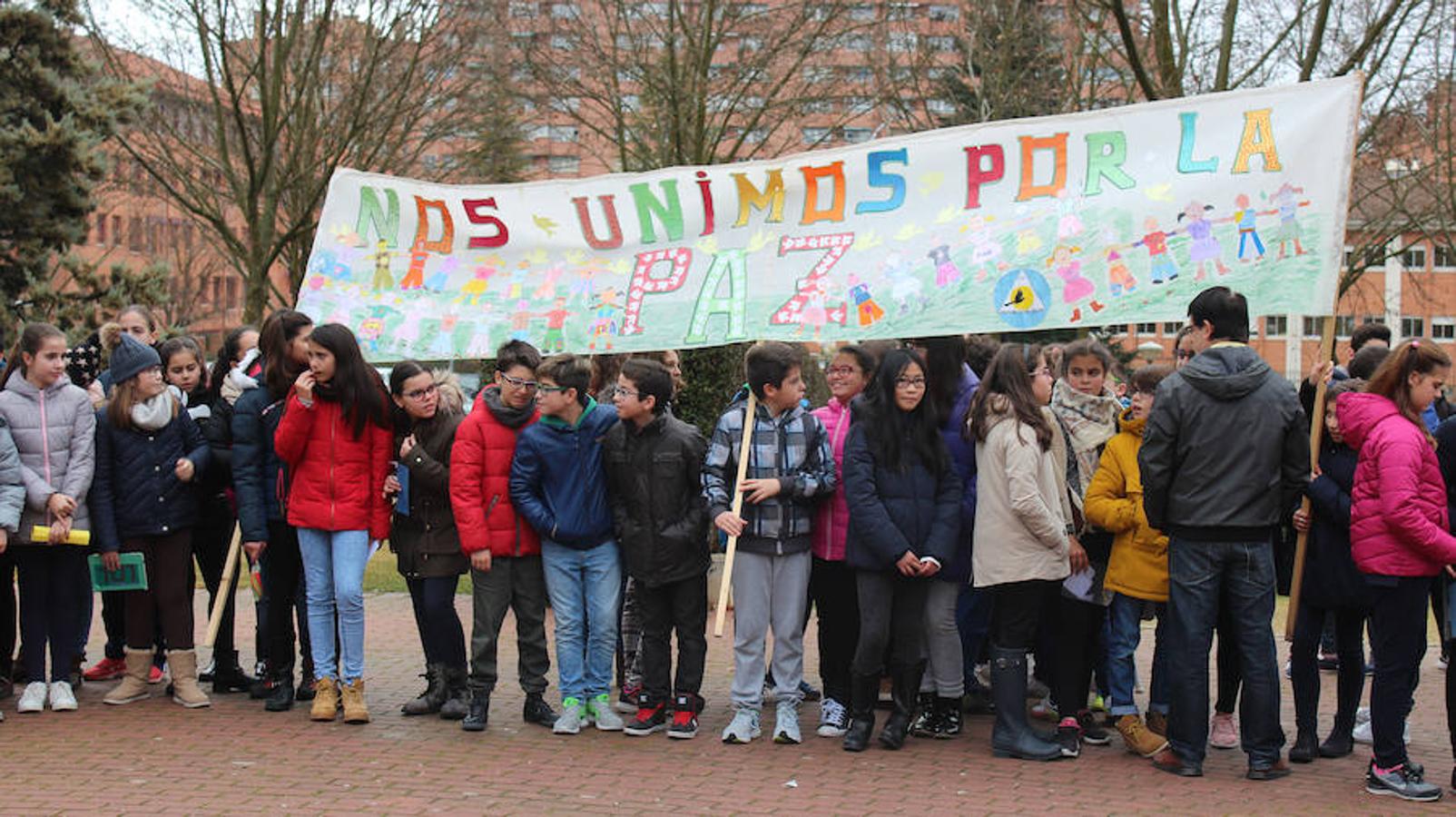 Alumnos del IES Parquesol celebran el Día de la Paz en El Parque del Reloj