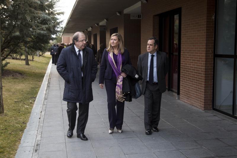 Diversas personalidades acuden al tanatorio para despedirse de Eugenio García del Pozo, padre de la ministra de Agricultura