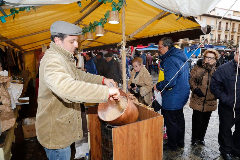 Mercado Tradicional de las Candelas en la Plaza Mayor de Palencia