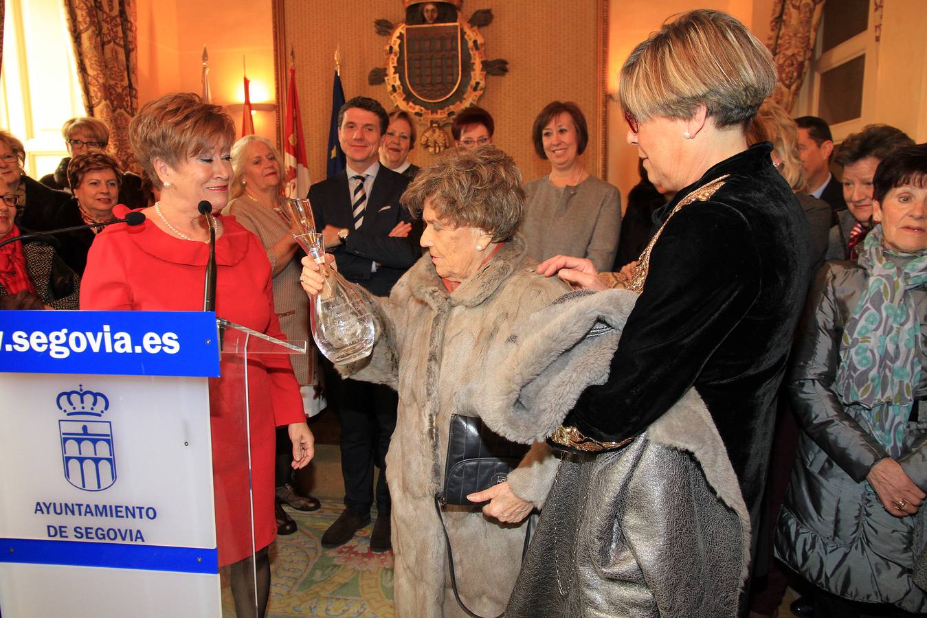 La Asociación de Amas de Casa y Consumidores María del Salto de Segovia rinde homenaje a su fundadora
