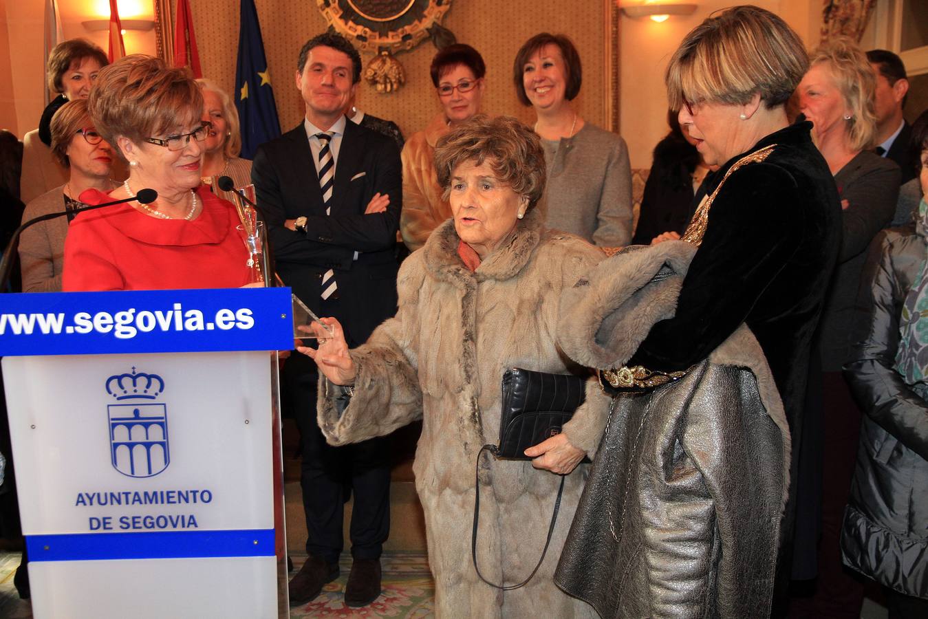 La Asociación de Amas de Casa y Consumidores María del Salto de Segovia rinde homenaje a su fundadora
