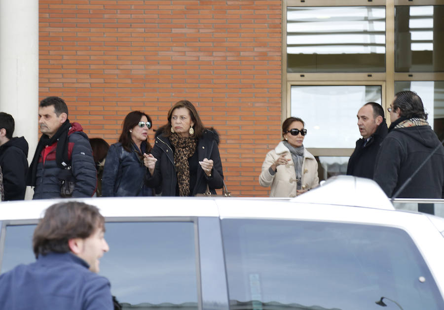Famosos y personalidades arropan a las familias de los jóvenes arrollados por el tren en Palencia