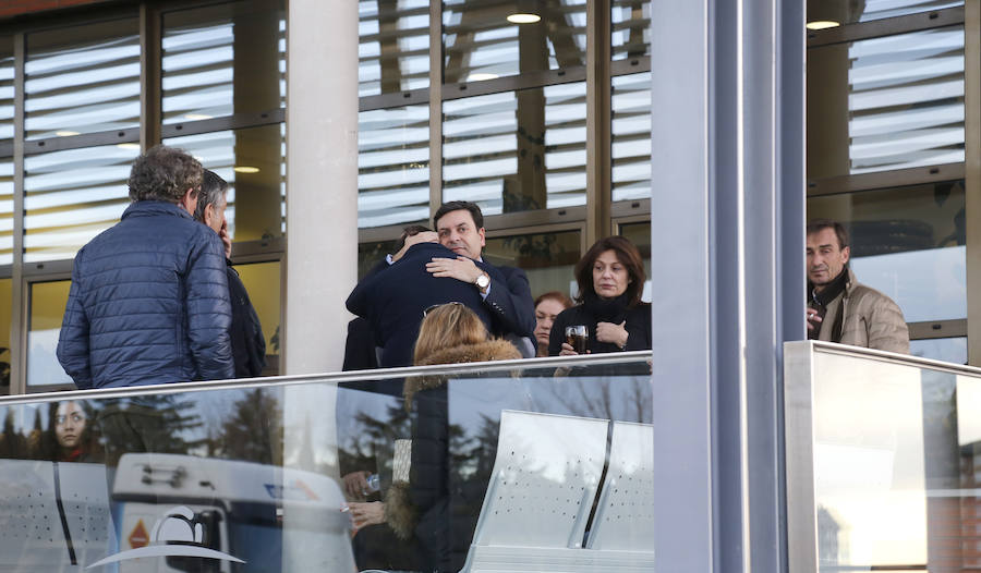 Famosos y personalidades arropan a las familias de los jóvenes arrollados por el tren en Palencia