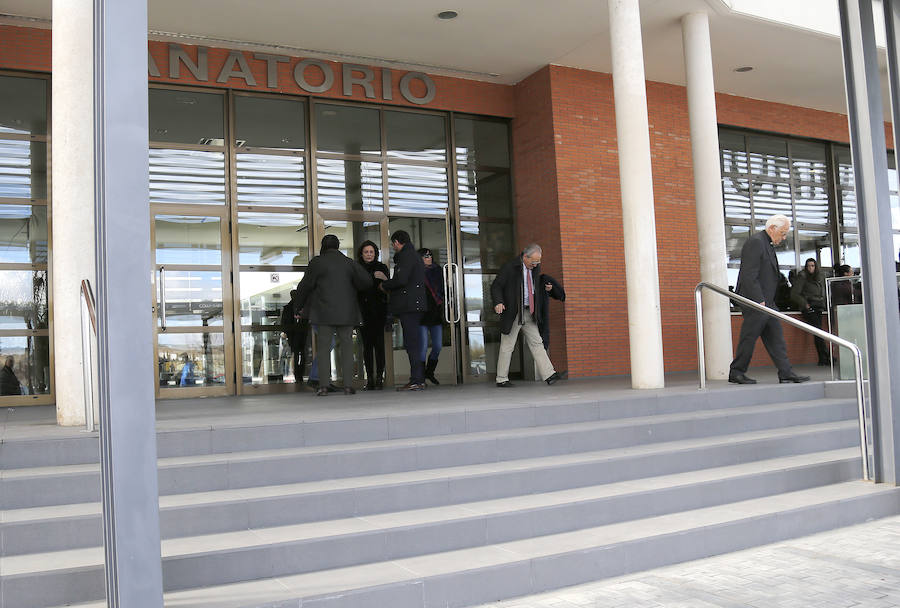 Famosos y personalidades arropan a las familias de los jóvenes arrollados por el tren en Palencia