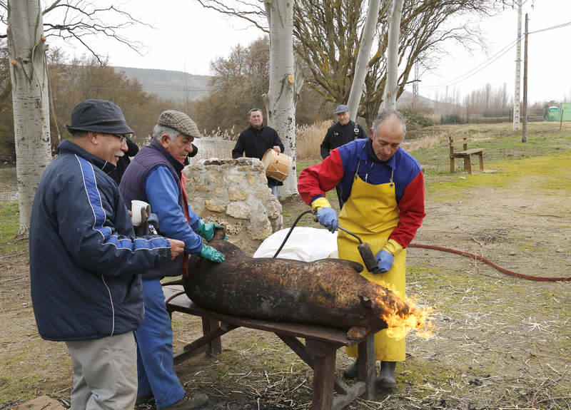 Matanza tradicional en Husillos (Palencia)