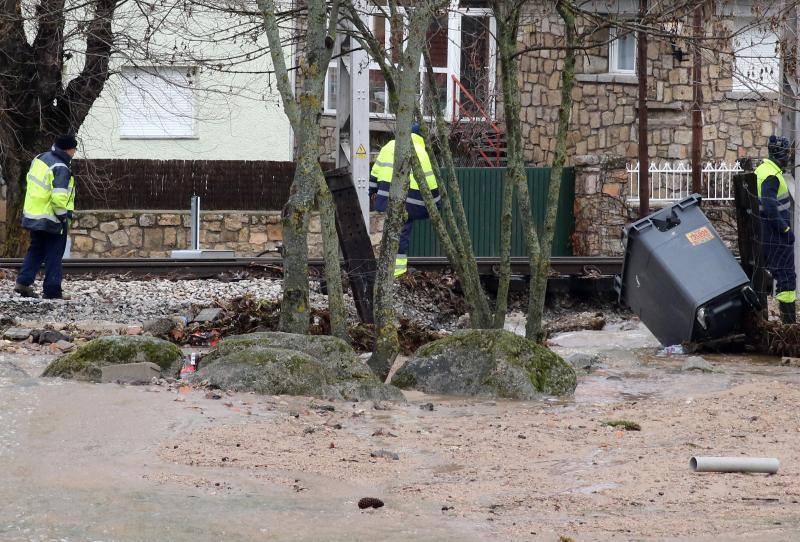 Inundaciones y destrozos del temporal en la estación del Espinar (Segovia)