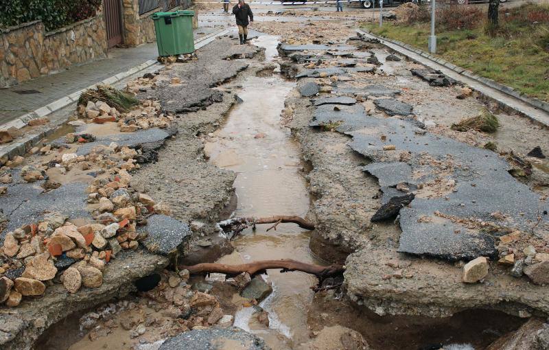 Inundaciones y destrozos del temporal en la estación del Espinar (Segovia)