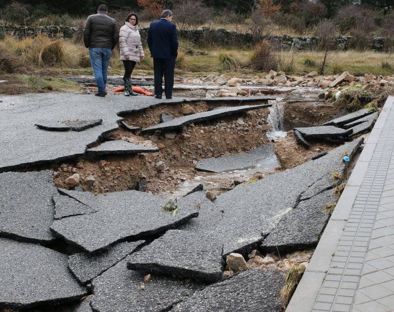 Inundaciones y destrozos del temporal en la estación del Espinar (Segovia)