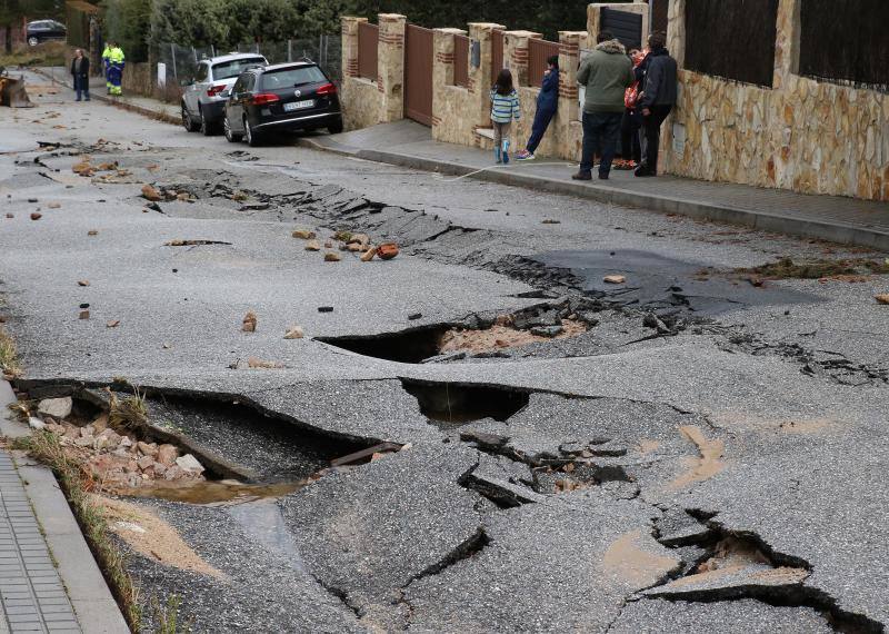 Inundaciones y destrozos del temporal en la estación del Espinar (Segovia)