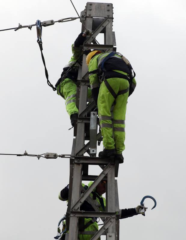 Obras en el apeadero de la estación del Espinar a causa de las inundaciones (Segovia)