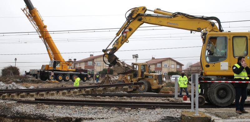 Obras en el apeadero de la estación del Espinar a causa de las inundaciones (Segovia)