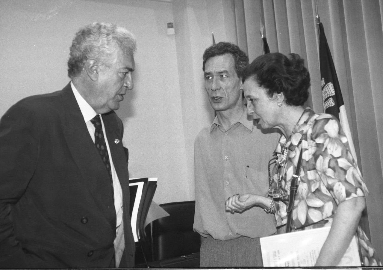20.07.1995 García-Verdugo, junto al vicepresidente del CES, Julio Montero (CCOO) y la consejera de Cultura, Josefa Fernández Arufe.