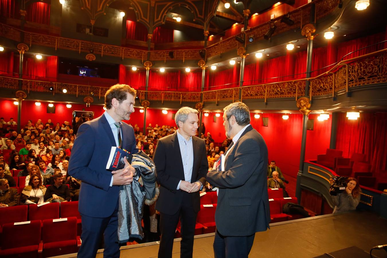 Vicente Vallés analiza la figura de Donald Trump en el Aula de Cultura de El Norte de Castilla