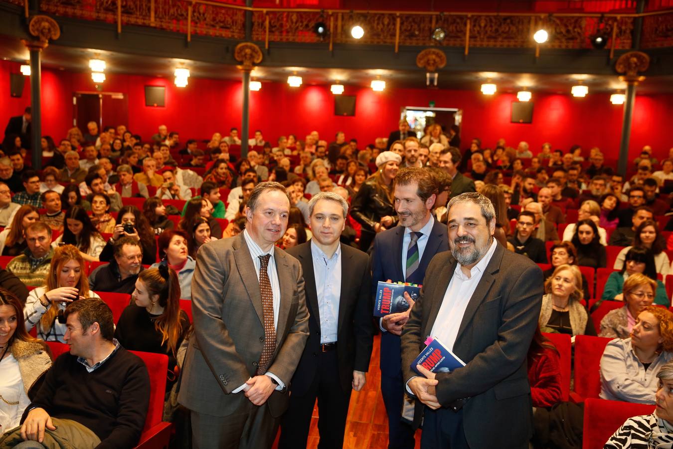 Vicente Vallés analiza la figura de Donald Trump en el Aula de Cultura de El Norte de Castilla