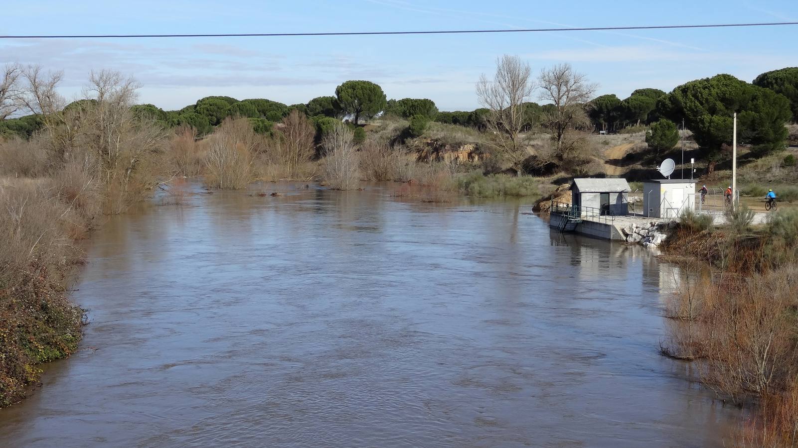 El río Adaja a su paso por Valdestillas.