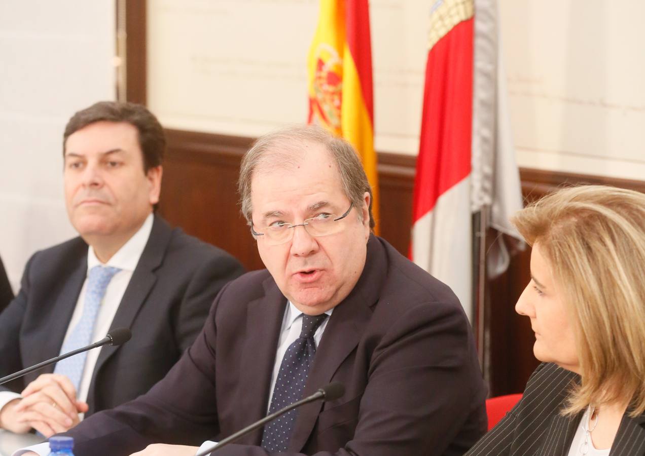 Juan Vicente Herrera y Fátima Báñez firman un convenio de colaboración en materia de Inspección de Trabajo