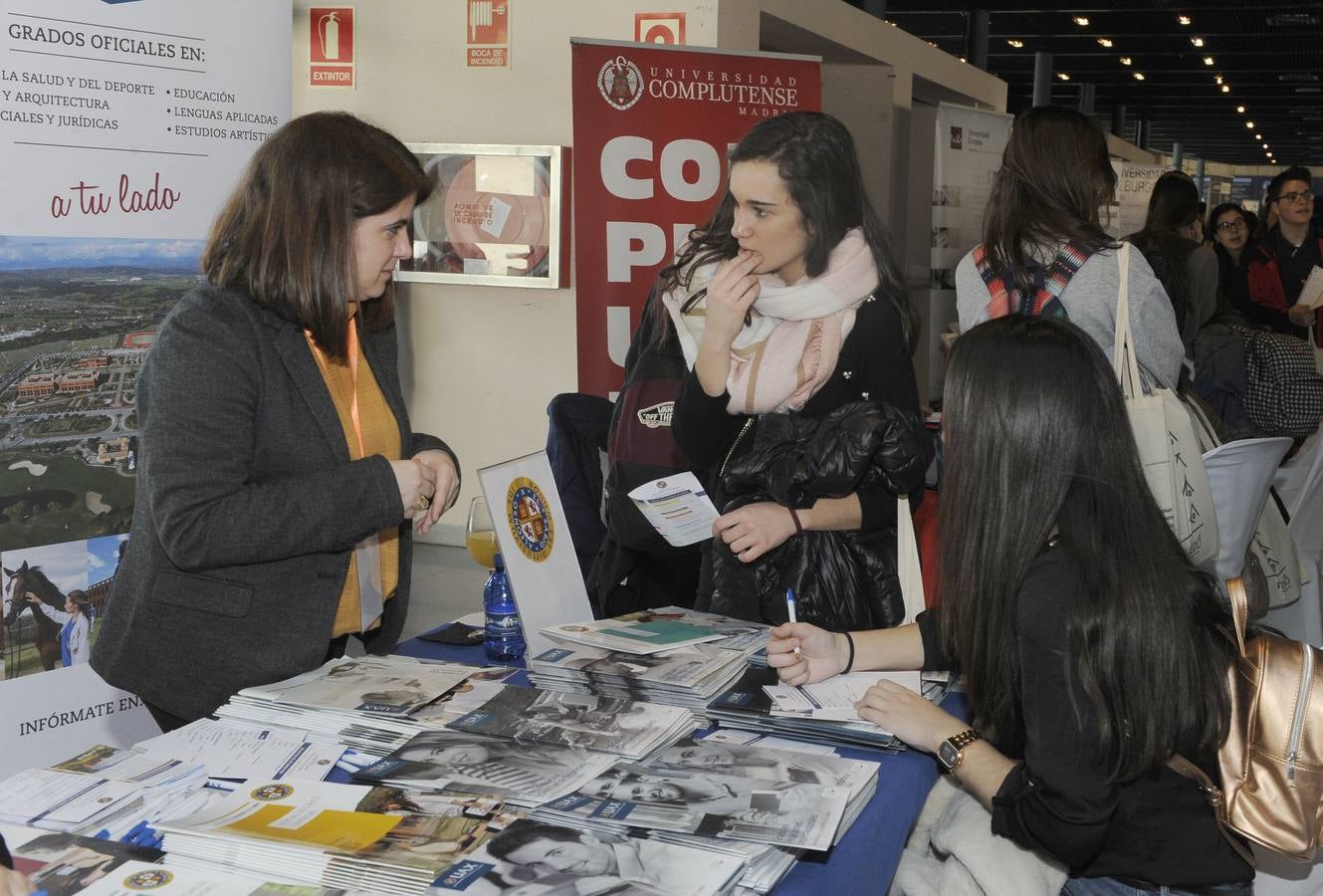 Cientos de bachilleres abarrotan el Salón de Orientación Universitaria Unitour en la Feria de Valladolid