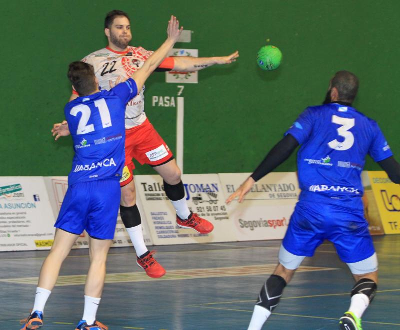 El Viveros Herol BM Nava cae frente al Teucro (28-29)