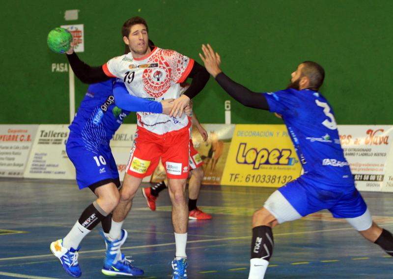 El Viveros Herol BM Nava cae frente al Teucro (28-29)