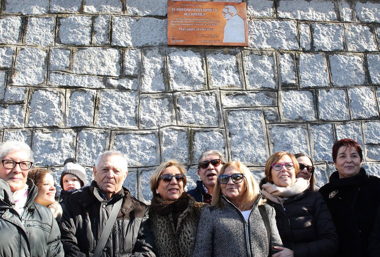 Segovia recuerda con una placa al obispo Antonio Palenzuela