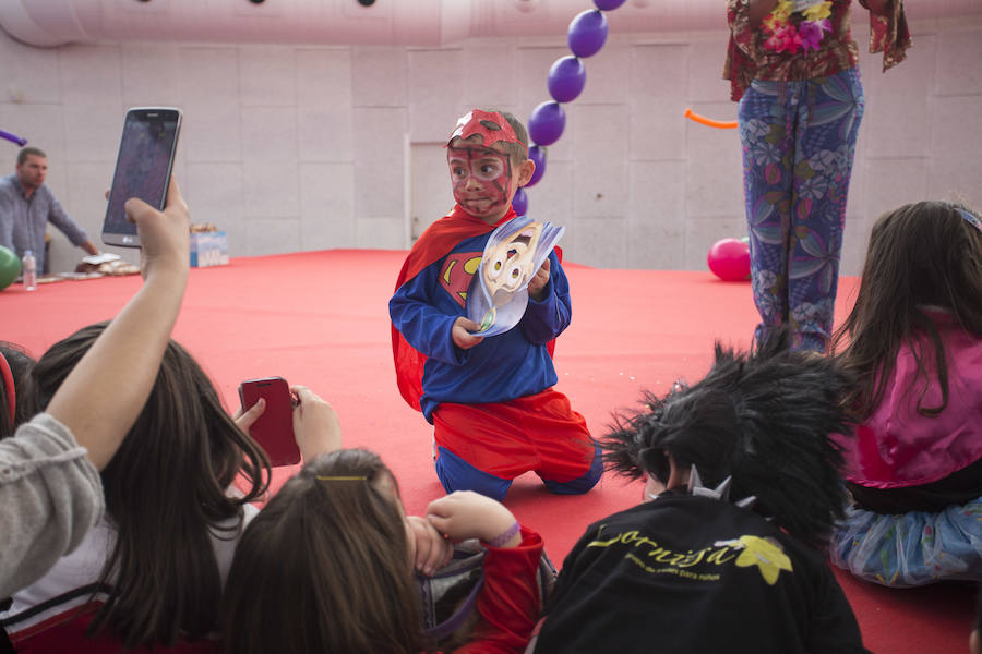 Taller de disfraces de carnaval en la Cúpula del Milenio