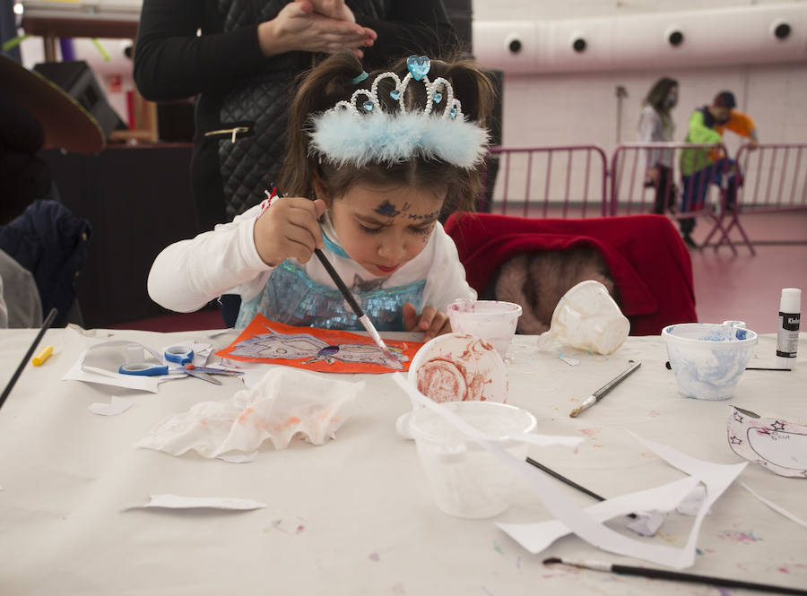 Taller de disfraces de carnaval en la Cúpula del Milenio