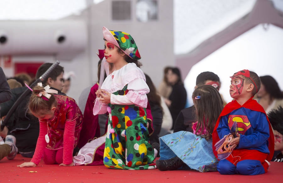 Taller de disfraces de carnaval en la Cúpula del Milenio