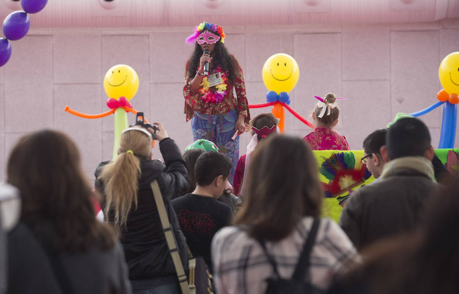 Taller de disfraces de carnaval en la Cúpula del Milenio