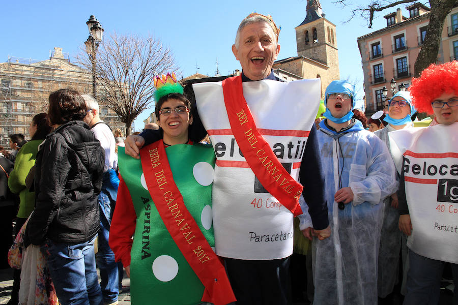 Desfile de comparasas en Segovia