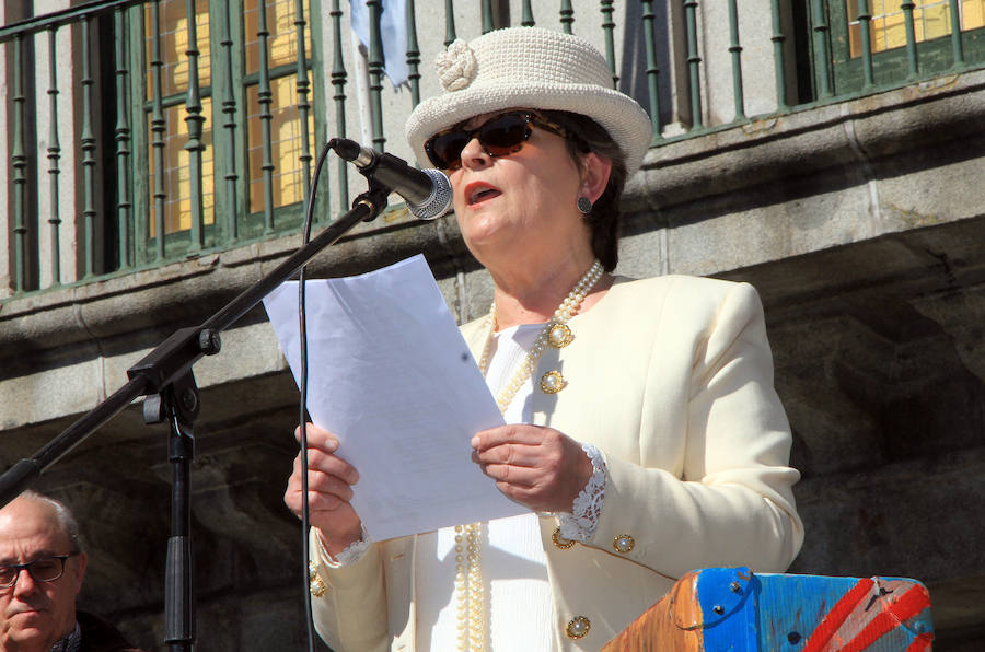 Desfile de comparasas en Segovia