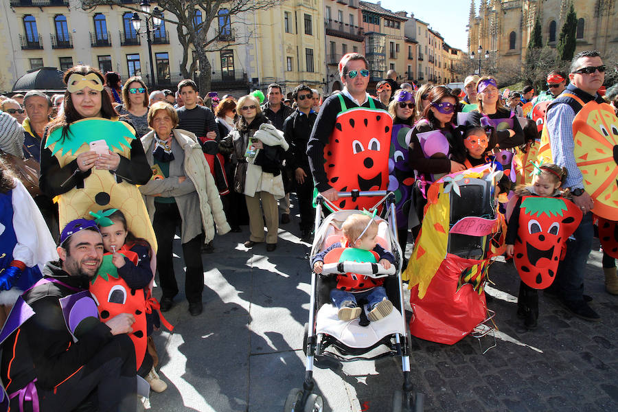 Desfile de comparasas en Segovia