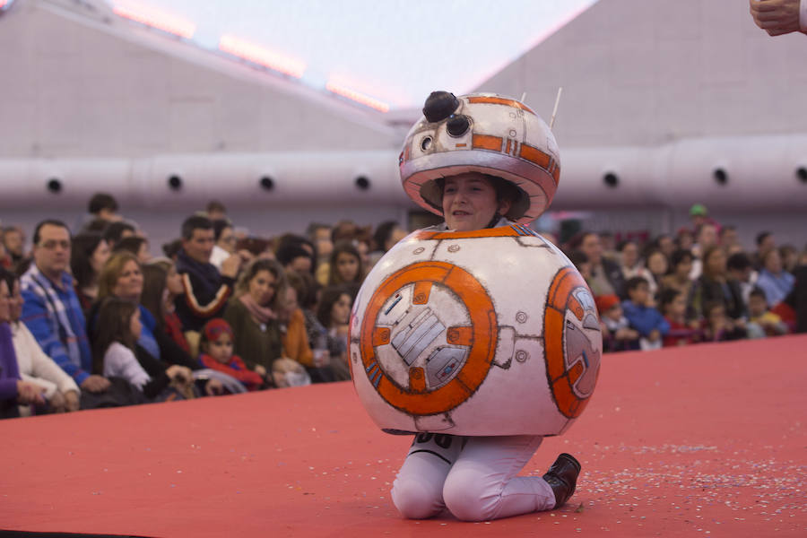 Concurso infantil de disfraces en la Cúpula del Milenio (Valladolid)