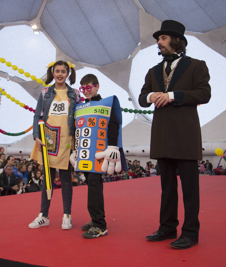 Concurso infantil de disfraces en la Cúpula del Milenio (Valladolid)