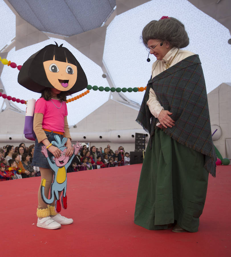 Concurso infantil de disfraces en la Cúpula del Milenio (Valladolid)