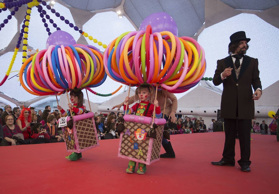 Concurso infantil de disfraces en la Cúpula del Milenio (Valladolid)