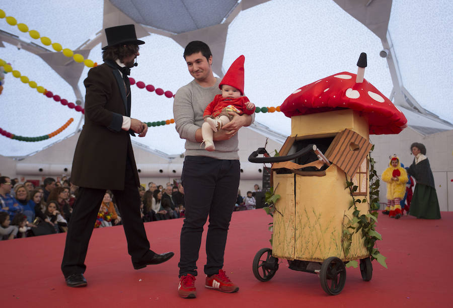 Concurso infantil de disfraces en la Cúpula del Milenio (Valladolid)