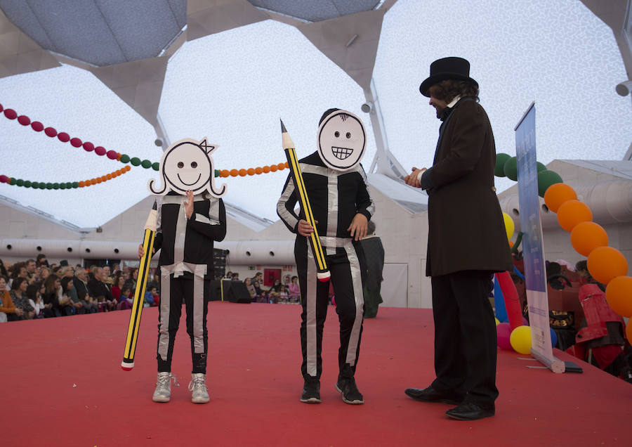 Concurso infantil de disfraces en la Cúpula del Milenio (Valladolid)
