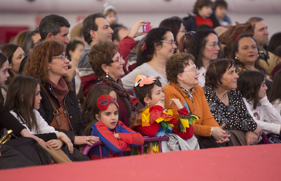 Concurso infantil de disfraces en la Cúpula del Milenio (Valladolid)