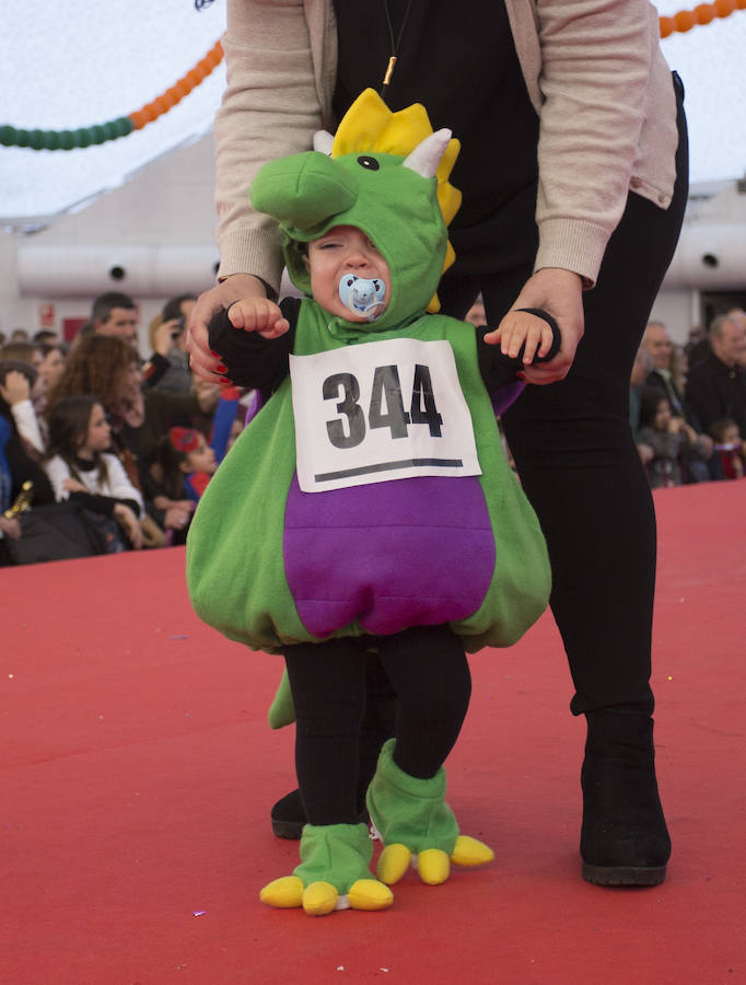 Concurso infantil de disfraces en la Cúpula del Milenio (Valladolid)