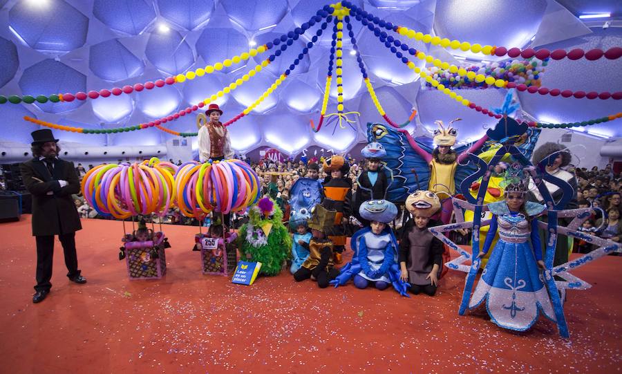 Concurso infantil de disfraces en la Cúpula del Milenio (Valladolid)