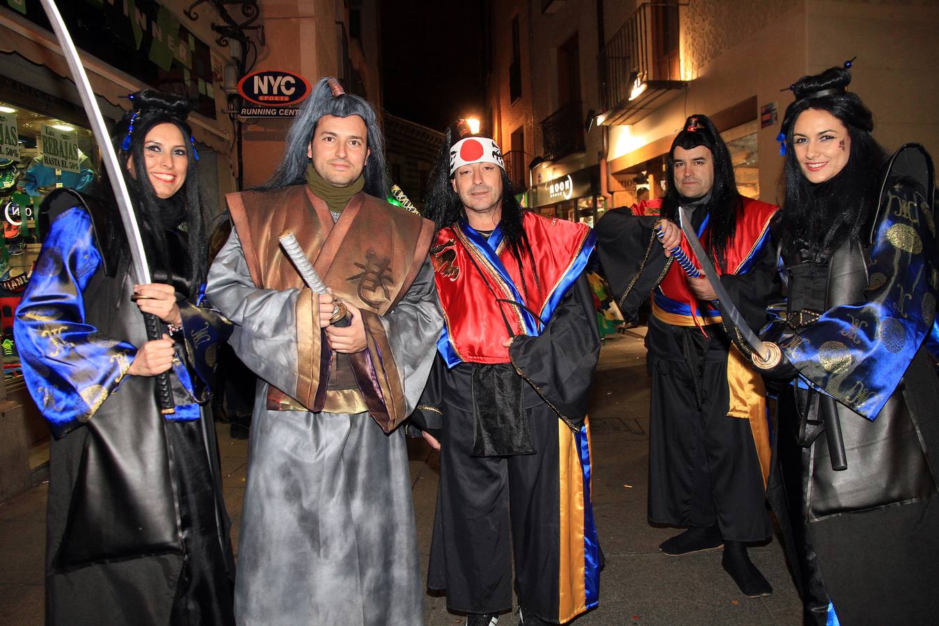 Segovia disfruta del martes de carnaval con un animado desfile