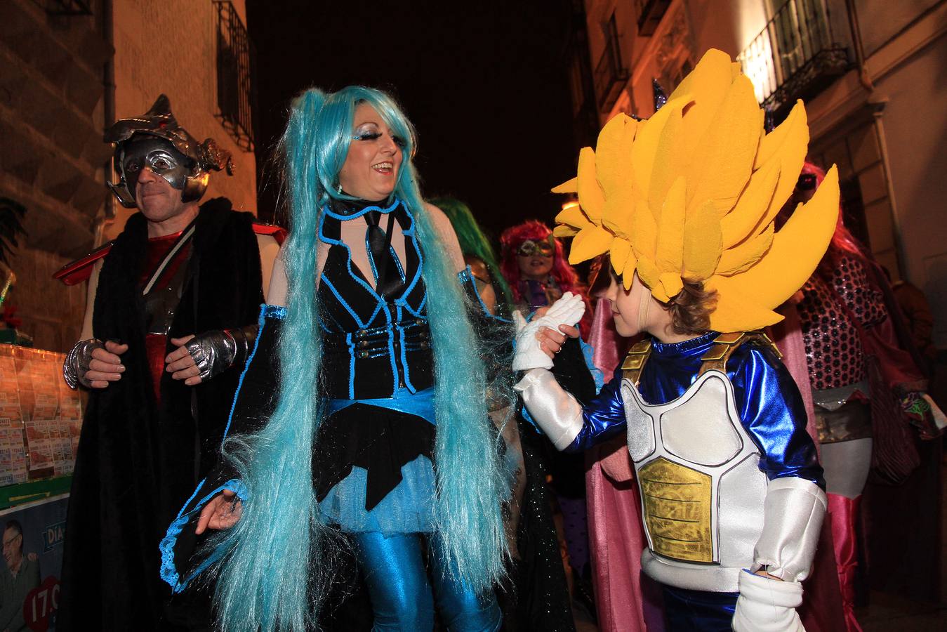 Segovia disfruta del martes de carnaval con un animado desfile