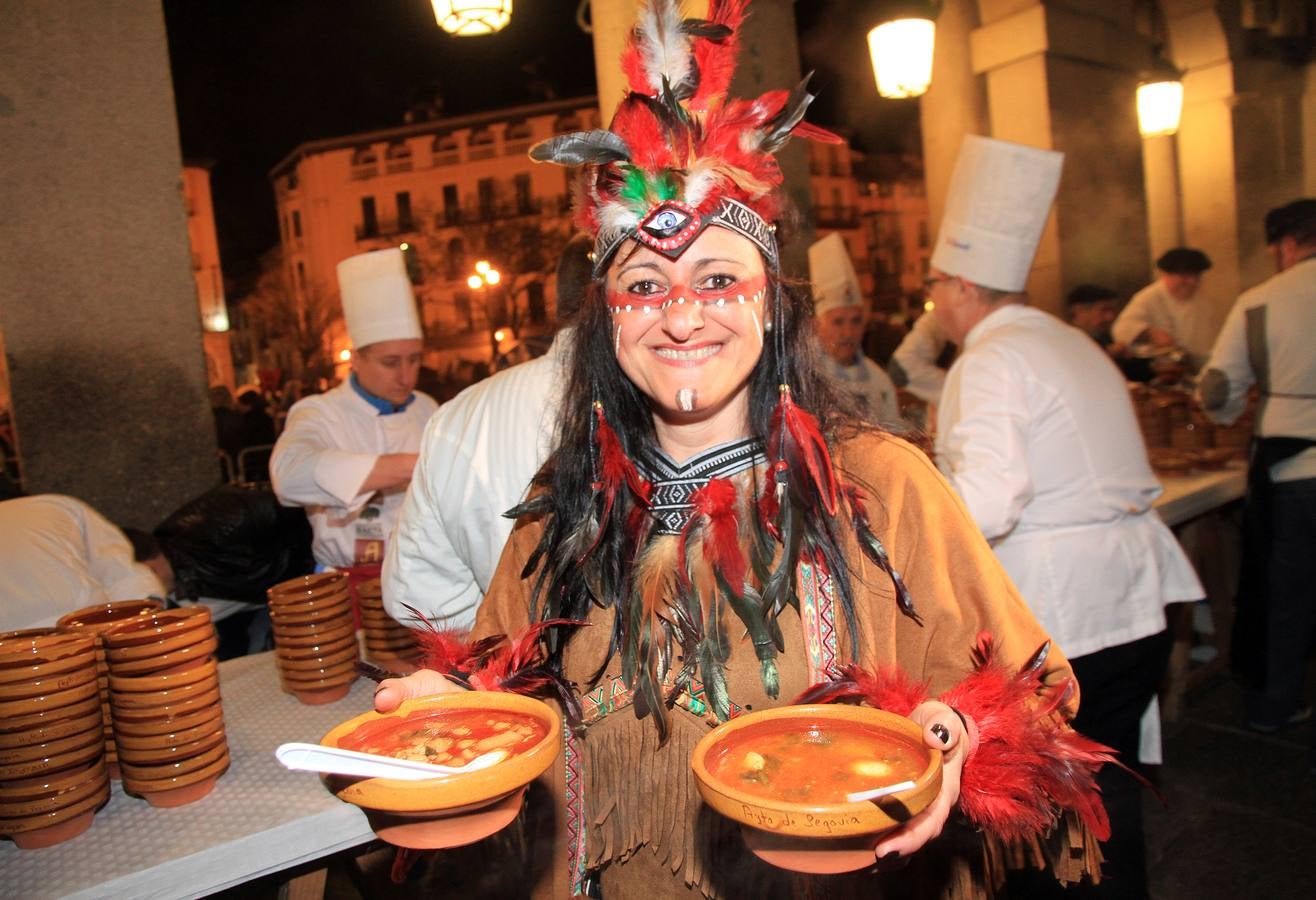 Segovia disfruta del martes de carnaval con un animado desfile