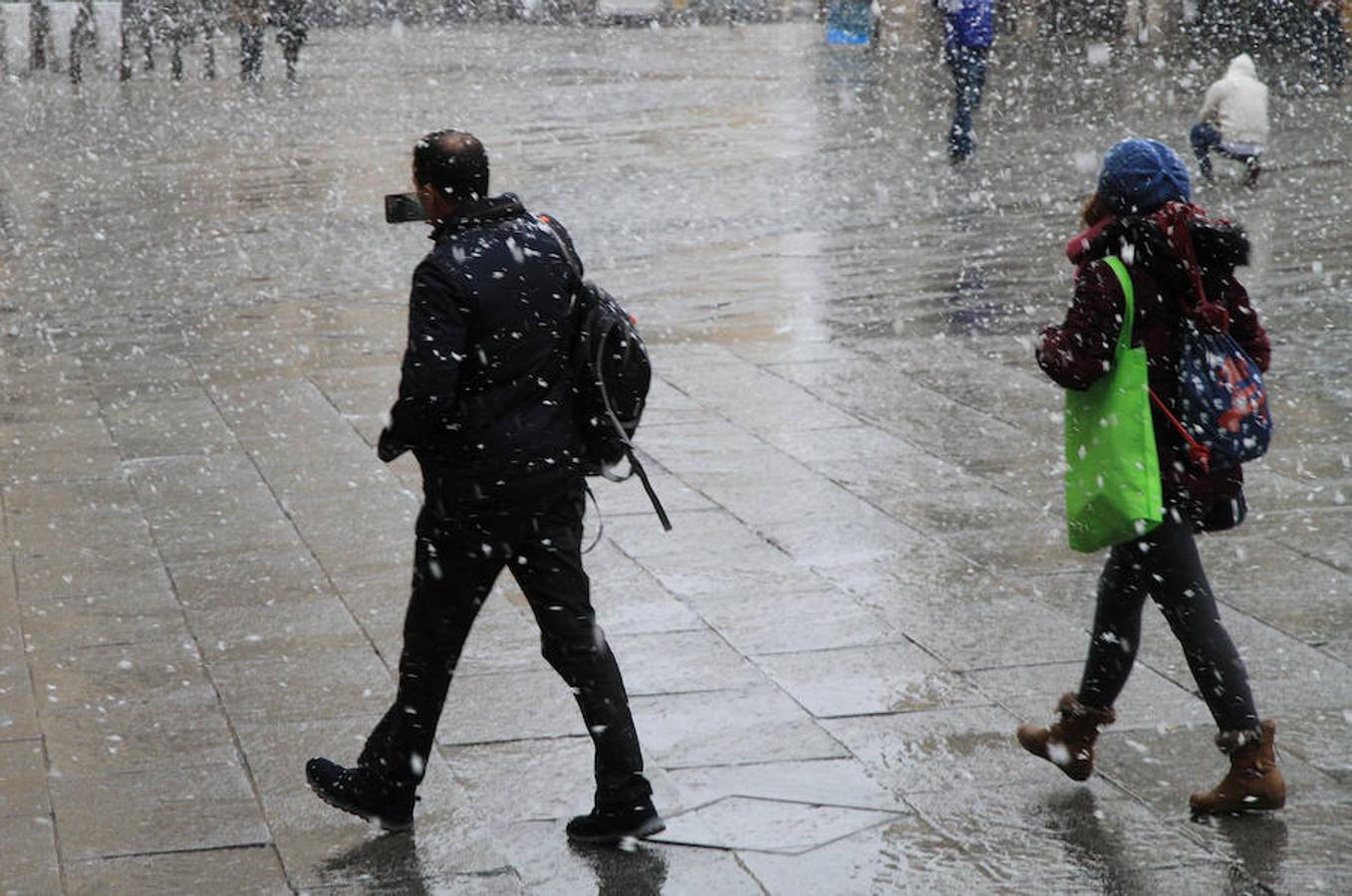Una intensa nevada cubre Segovia