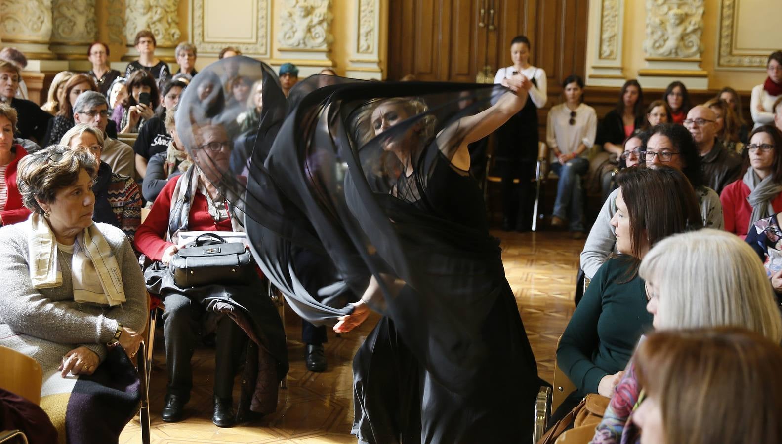 Lectura del manifiesto del Día Internacional de la Mujer en el Ayuntamiento de Valladolid