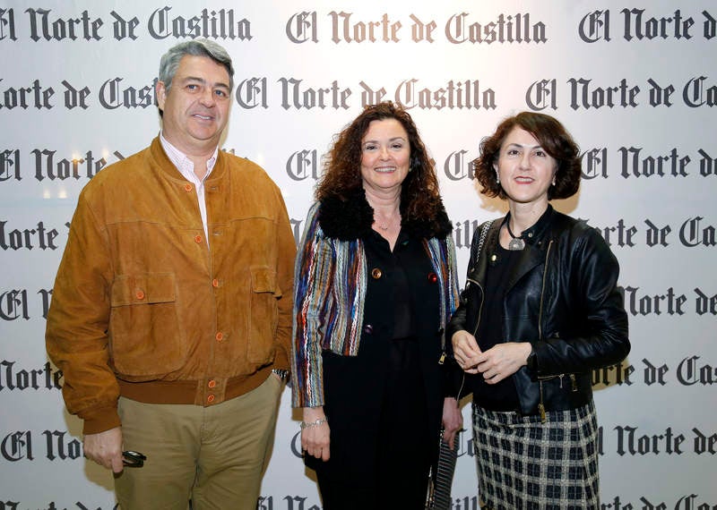 Severino Infante (Aupasa), la abogada Sonia Lalanda y Carmen Martín, delegada comercial de El Norte de Castilla.