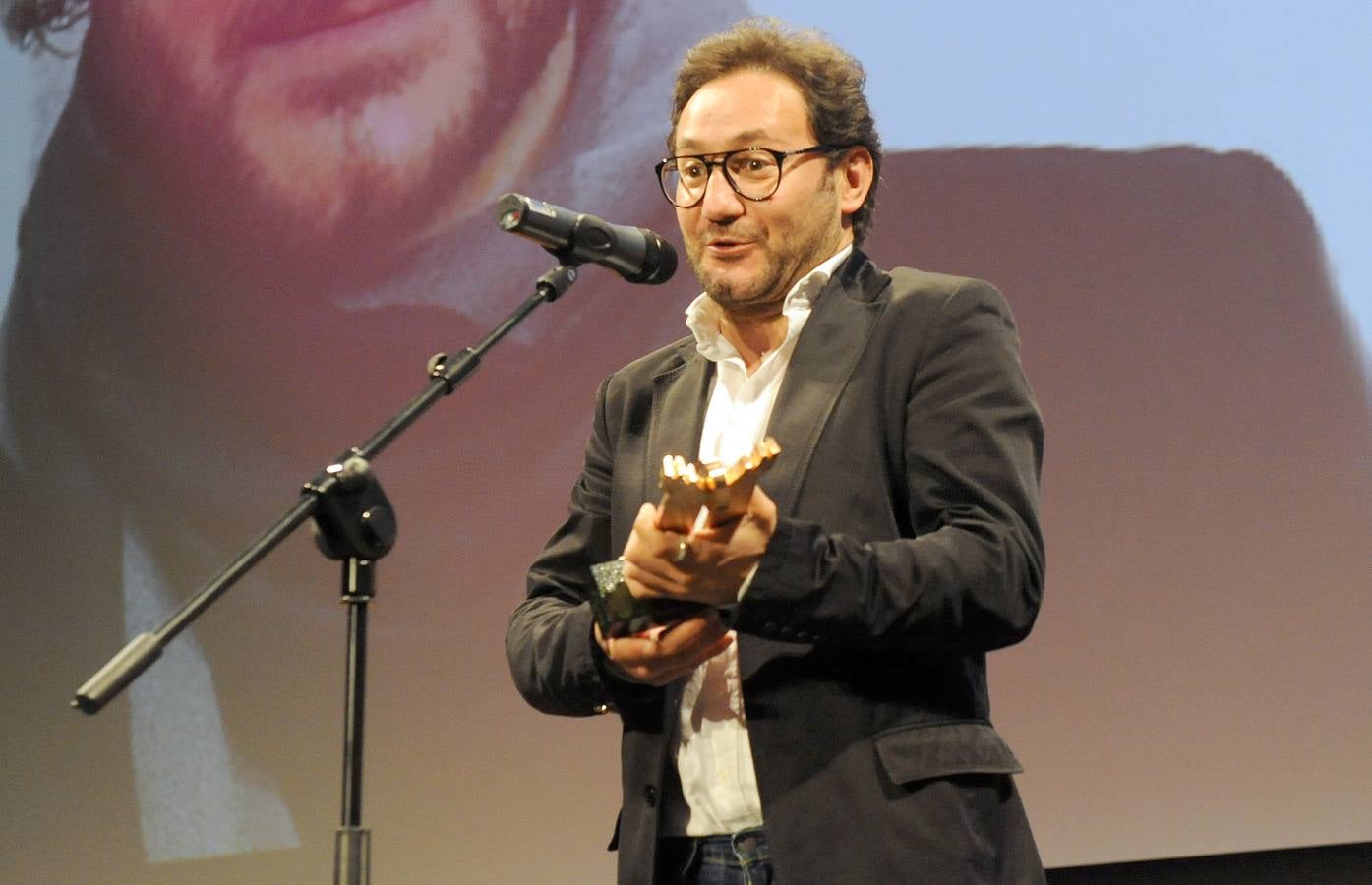 Carlos Santos recibe el Roel de Actor del Siglo XXI de la Semana de Medina