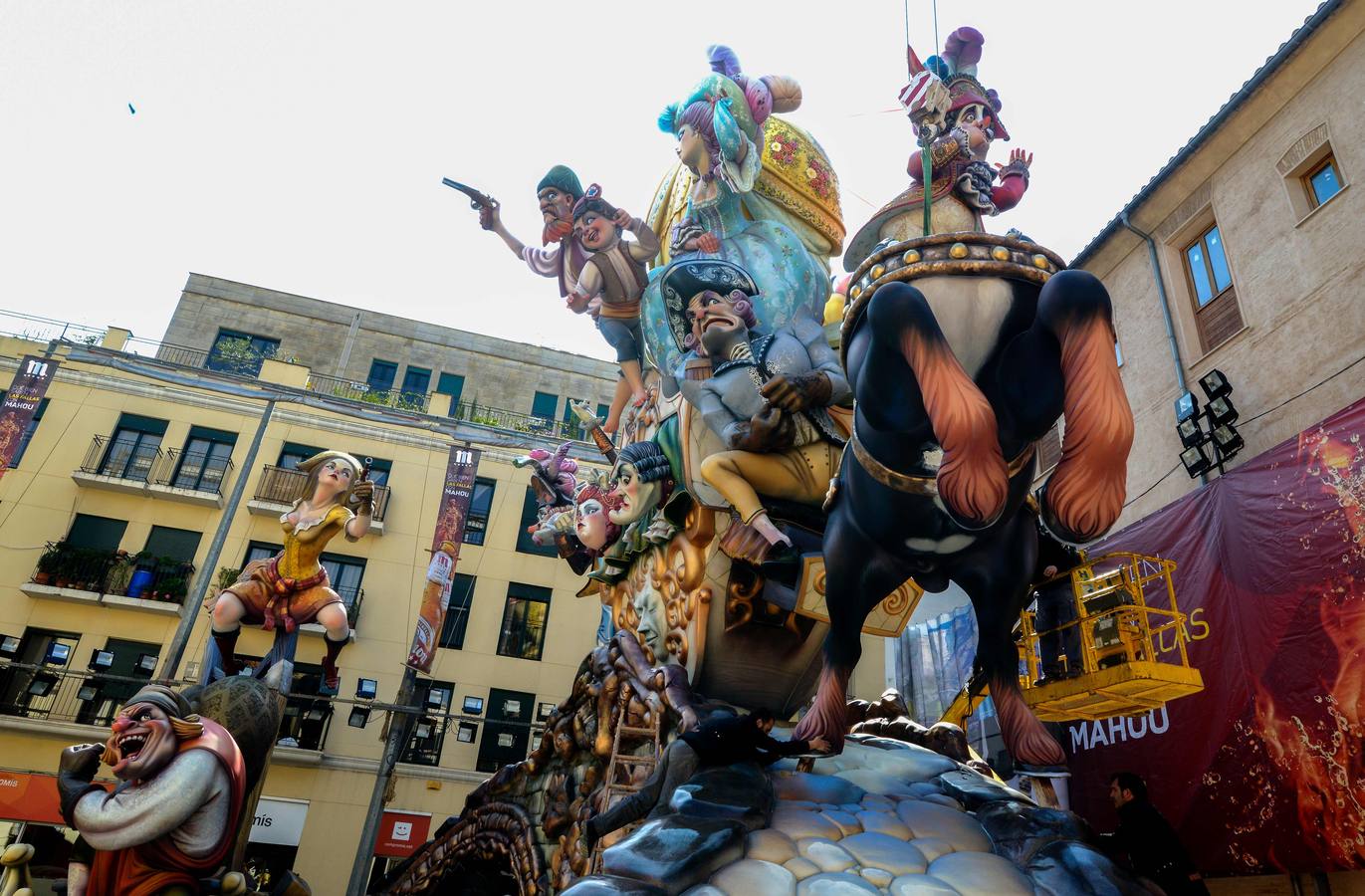 Valencia se llena de Fallas